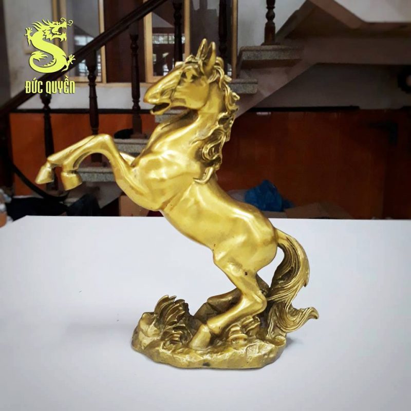 Tượng ngựa phong thủy được làm bằng đồng vàng